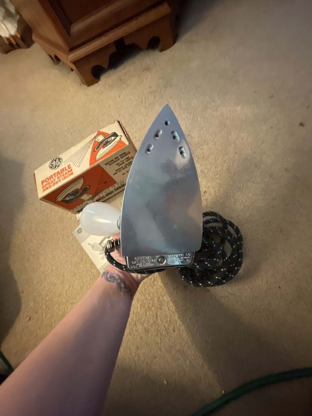 Vintage General Electric GE Portable Spray Steam and Dry Iron Model F47 with Ori - Picture 4 of 6
